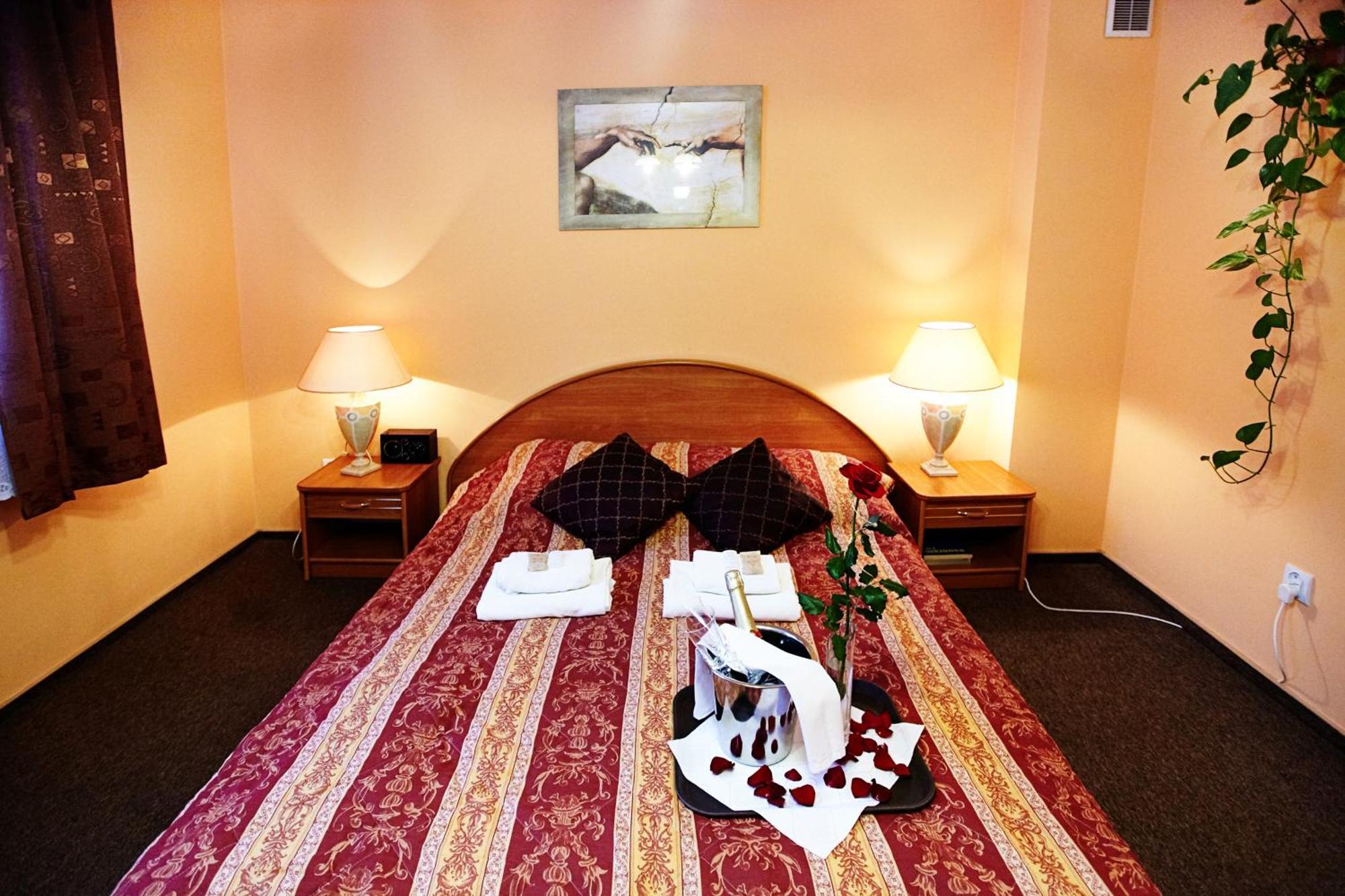 Hotel Dukat Бяла-Подляска Экстерьер фото
