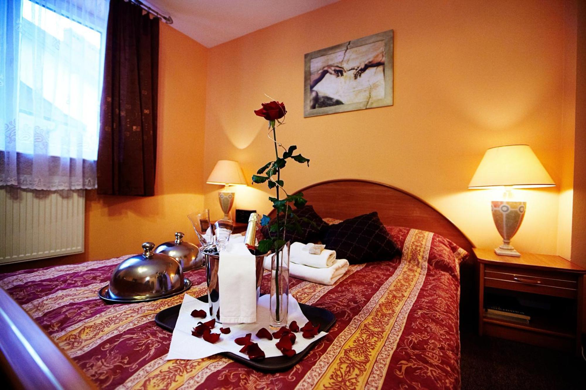 Hotel Dukat Бяла-Подляска Экстерьер фото