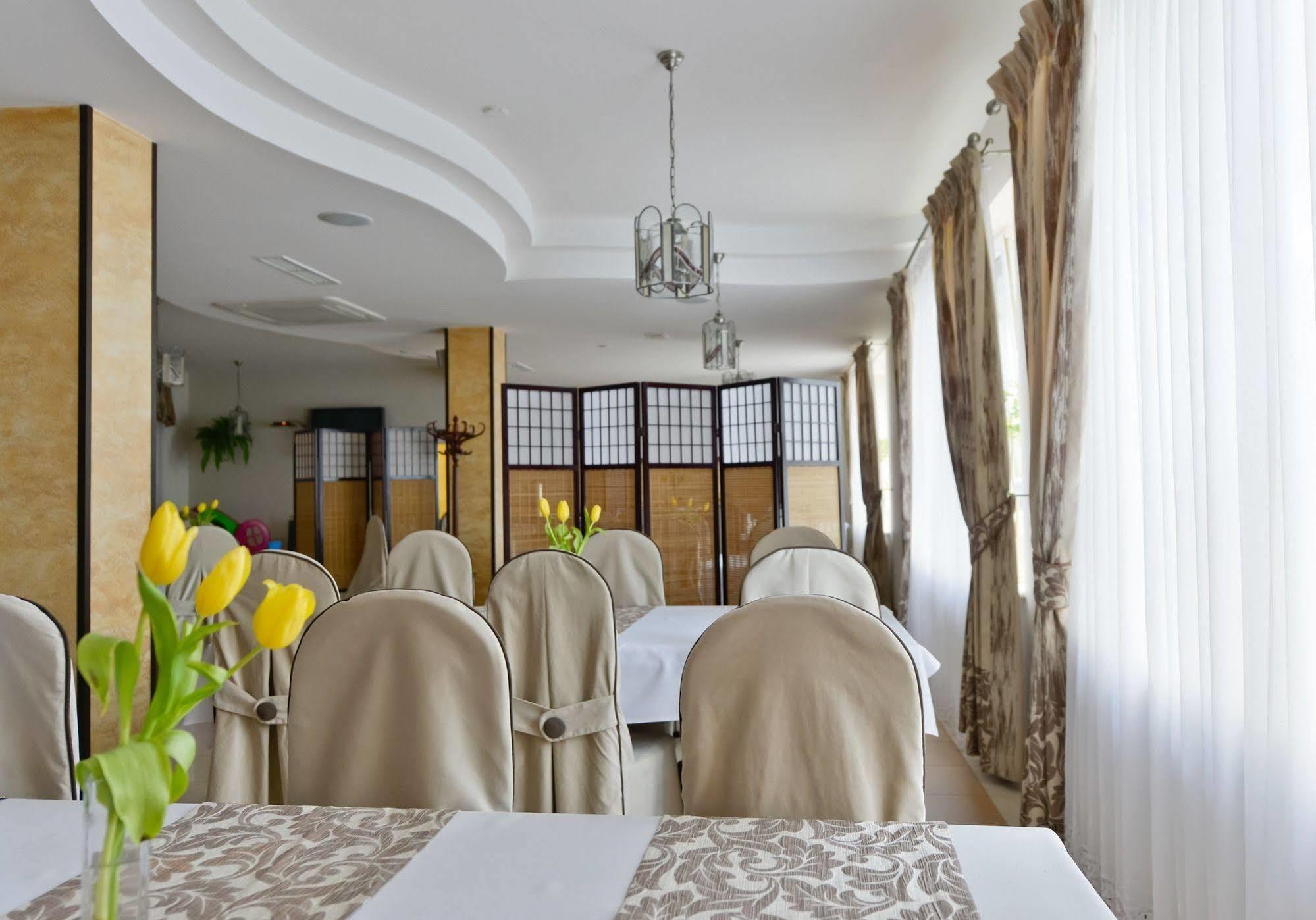 Hotel Dukat Бяла-Подляска Экстерьер фото