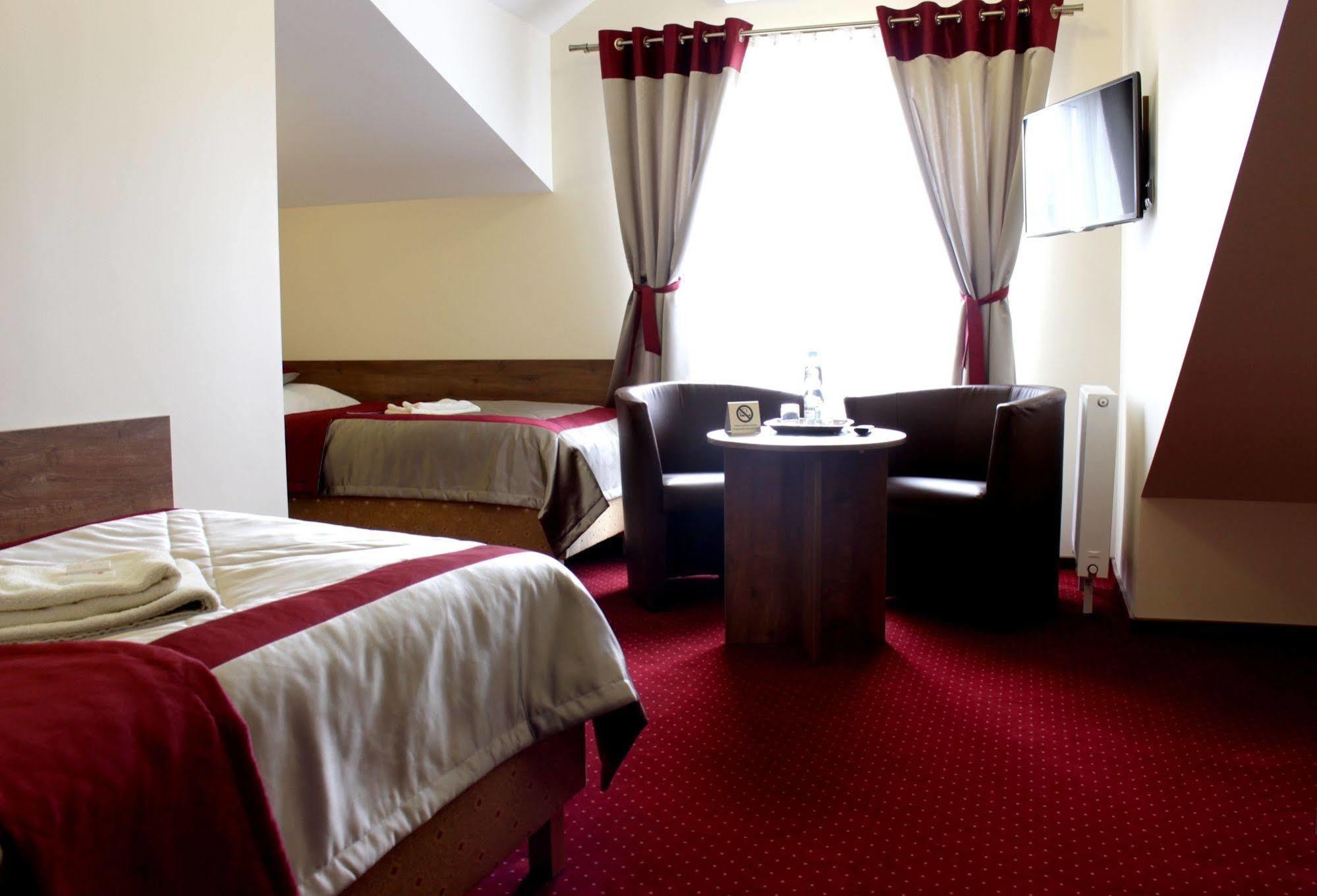 Hotel Dukat Бяла-Подляска Экстерьер фото