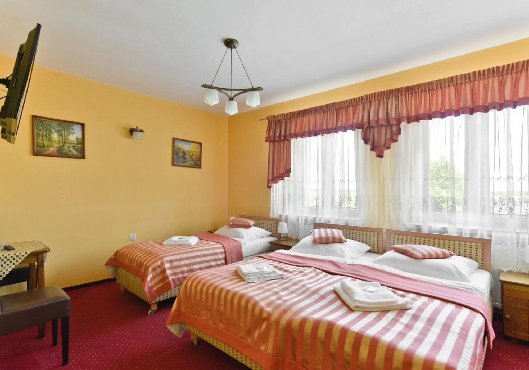 Hotel Dukat Бяла-Подляска Экстерьер фото