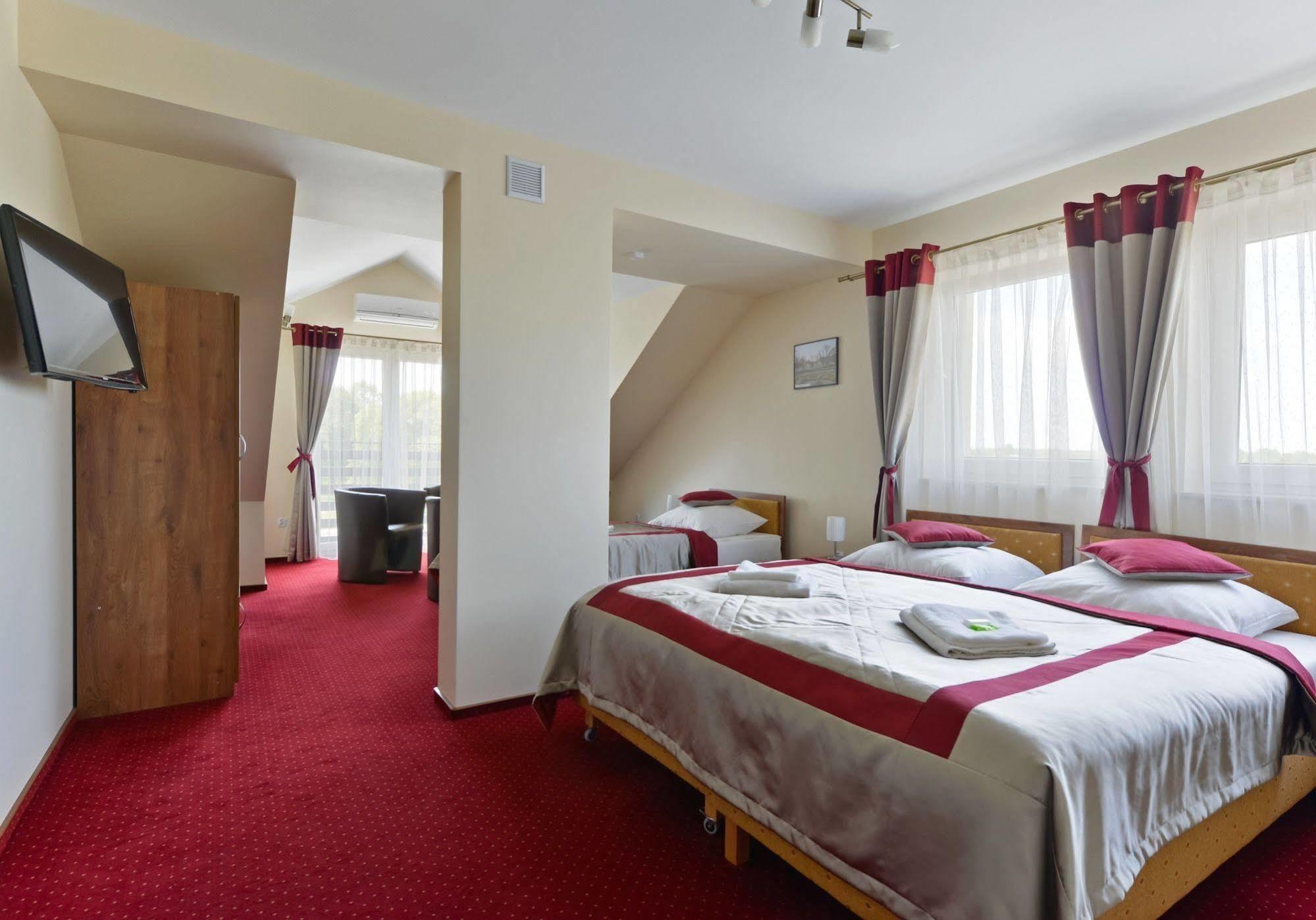 Hotel Dukat Бяла-Подляска Экстерьер фото