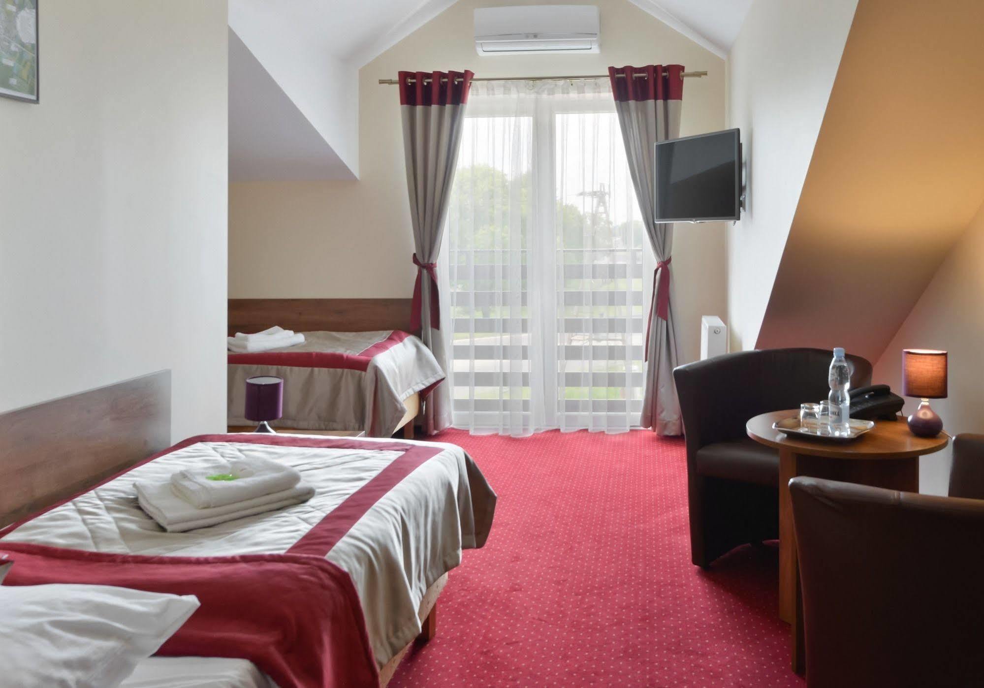 Hotel Dukat Бяла-Подляска Экстерьер фото